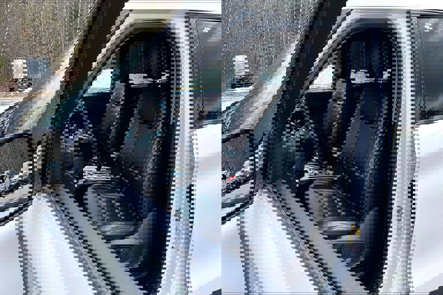 Used 2022 Ford Explorer XLT w/ Equipment Group 202A image 9