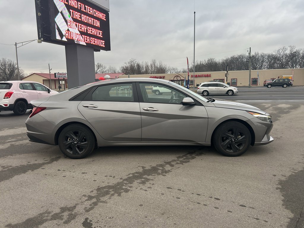 Used 2023 Hyundai Elantra SEL image 7