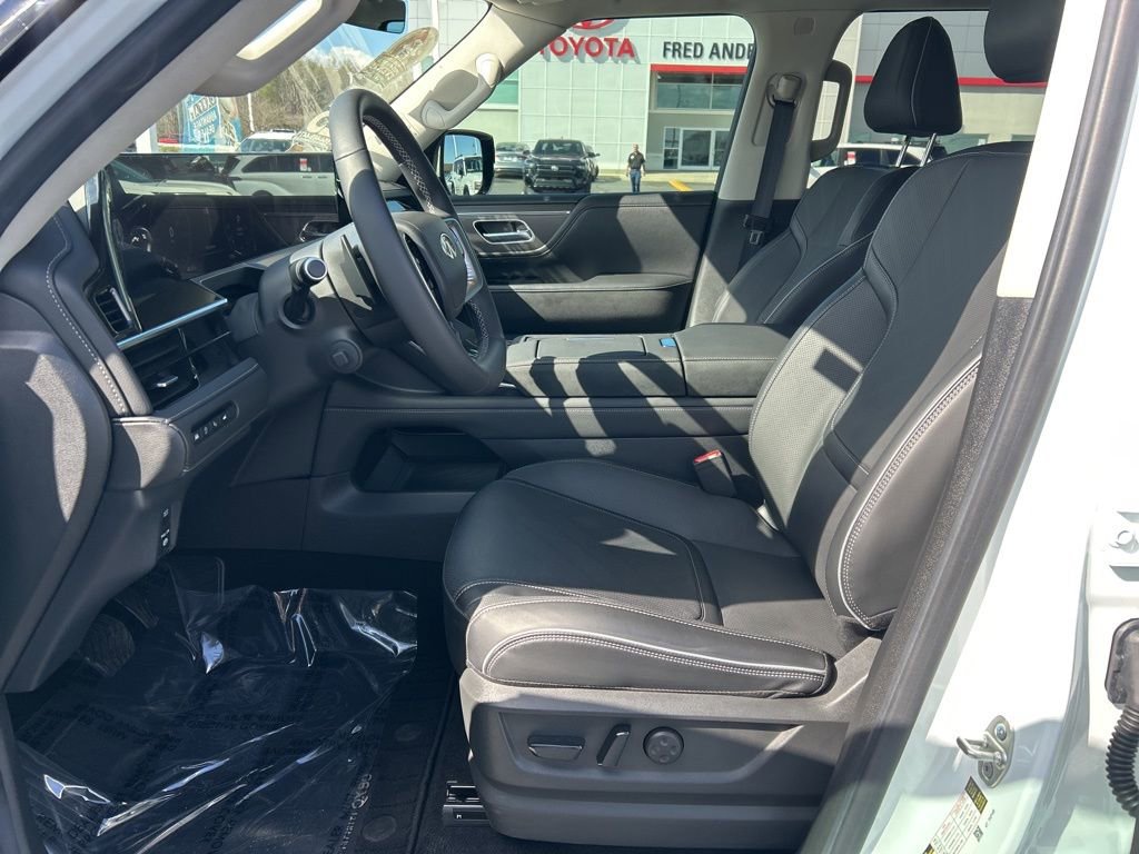 Used 2025 INFINITI QX80 Luxe image 2