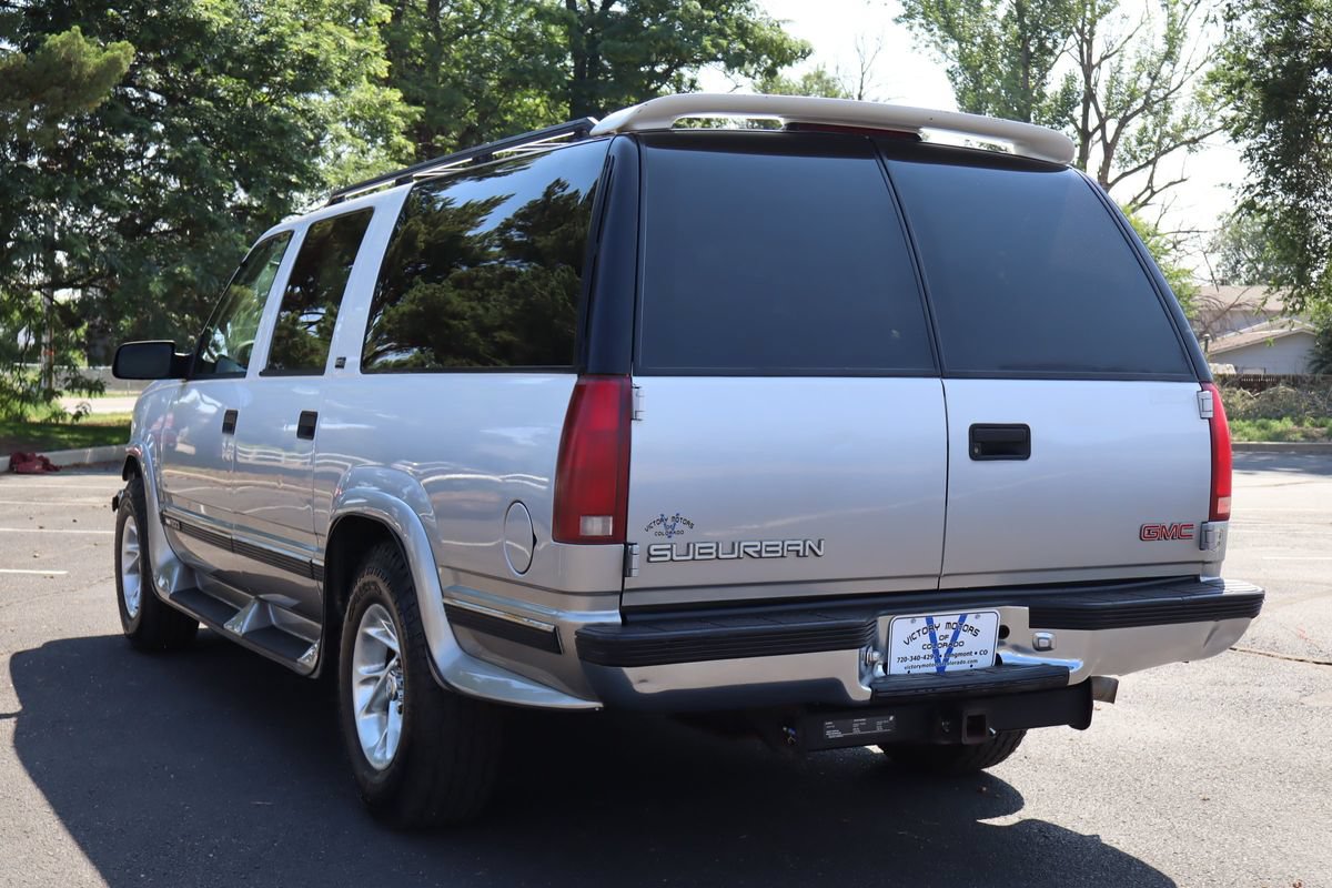 Used 1999 GMC Suburban 4WD w/ Convenience Group image 7