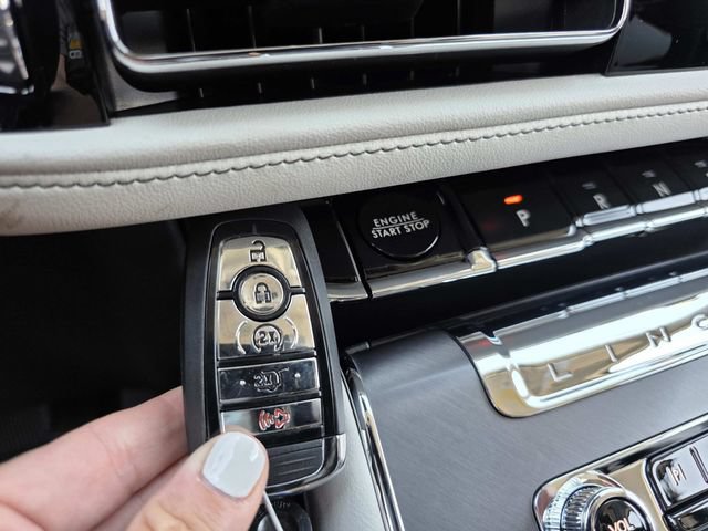 New 2026 Lincoln Aviator 2WD w/ Jet Appearance Package image 15