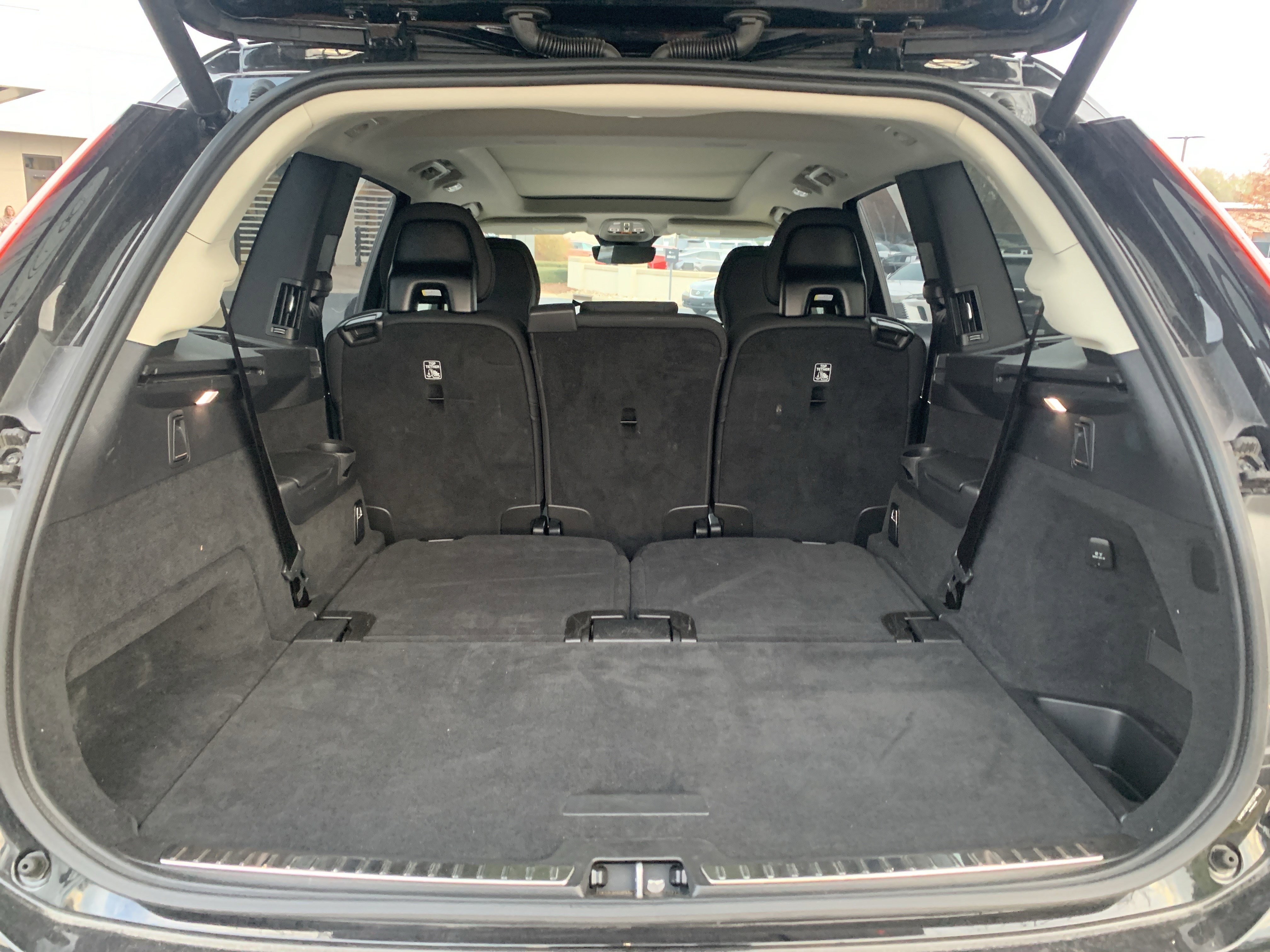 Used 2025 Volvo XC90 B5 Plus image 34