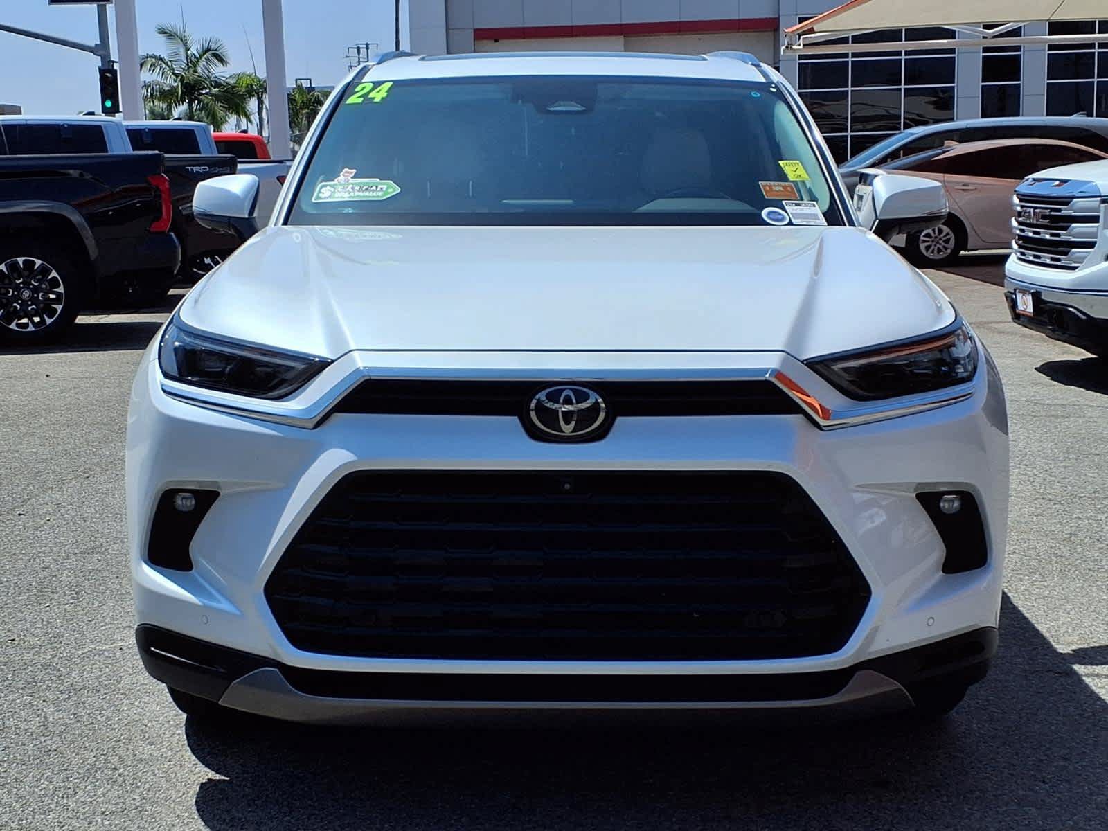 Used 2024 Toyota Grand Highlander AWD image 2