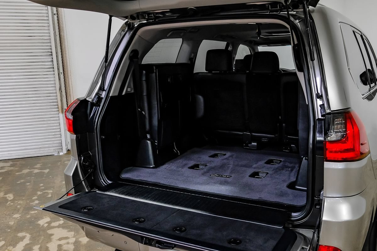 Used 2019 Lexus LX 570 4WD w/ Luxury Package image 47