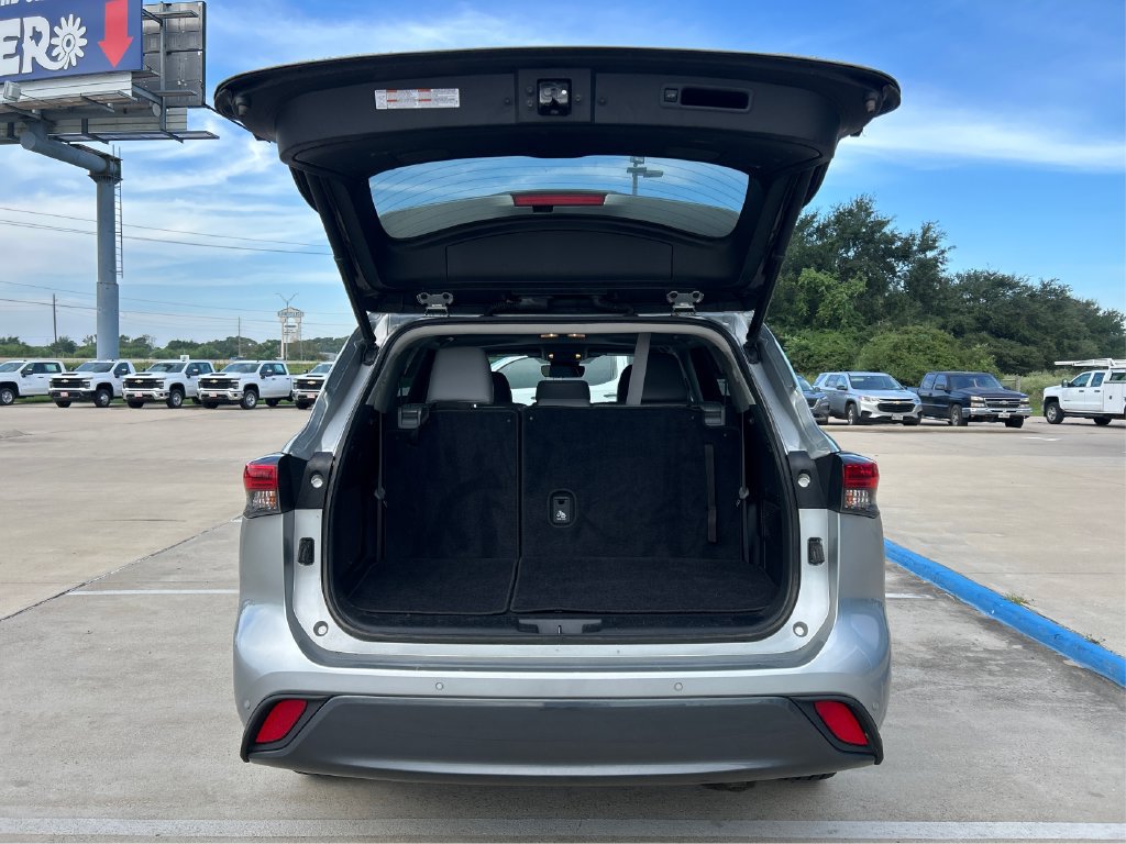 Used 2020 Toyota Highlander Limited FWD image 11