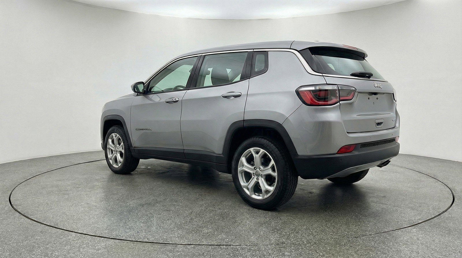 Used 2025 Jeep Compass Latitude image 5