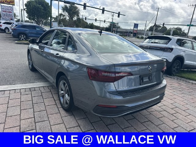 Certified 2024 Volkswagen Jetta SE w/ Panoramic Sunroof Package FWD image 9