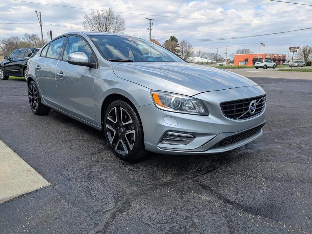 Used 2017 Volvo S60 T5 Dynamic image 4