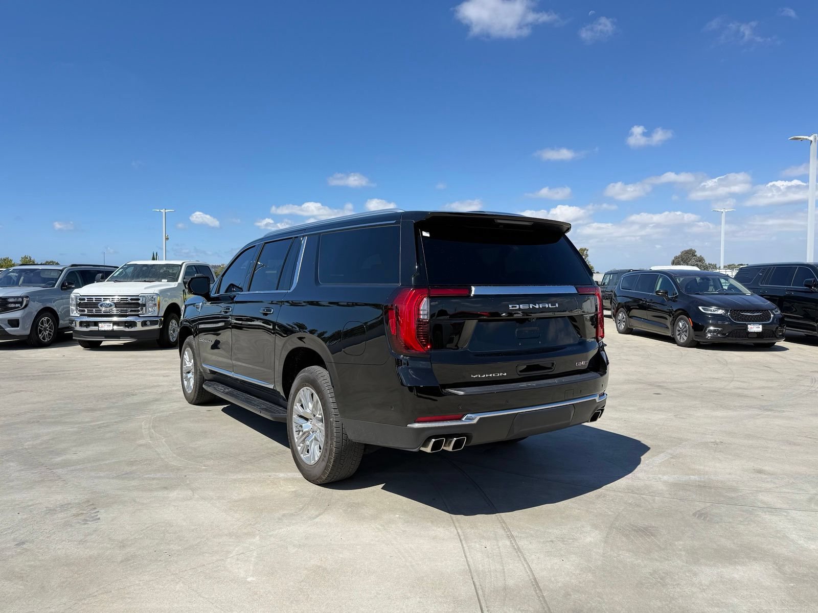 Used 2025 GMC Yukon XL Denali AWD/4WD image 2