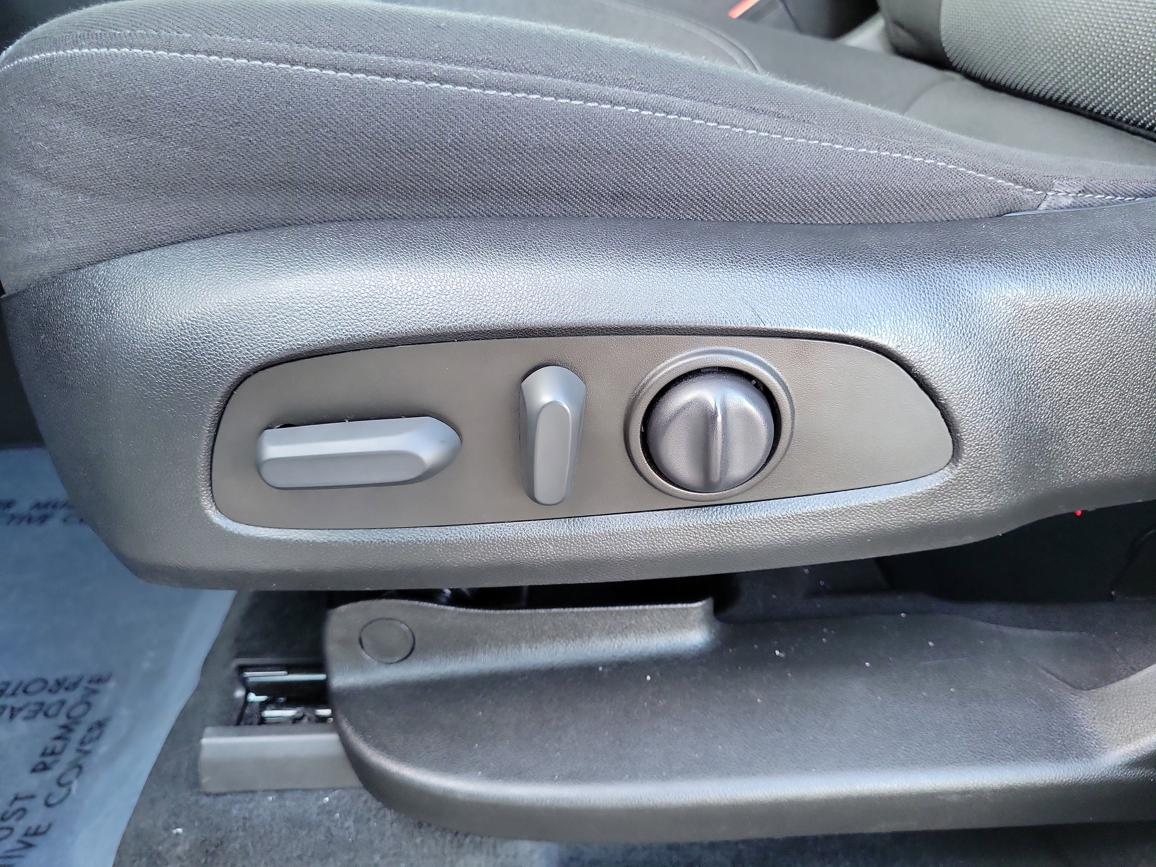 Used 2023 Chevrolet Traverse LT image 12