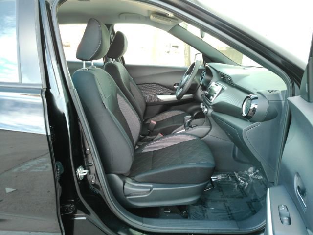 Used 2018 Nissan Kicks SV image 19