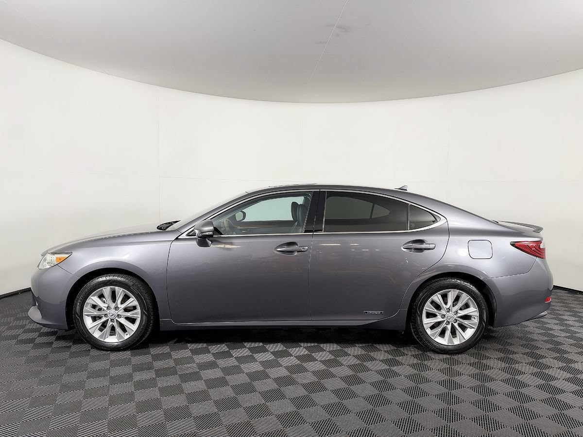 Used 2014 Lexus ES 300h w/ Luxury Package w/Bamboo Trim FWD image 17