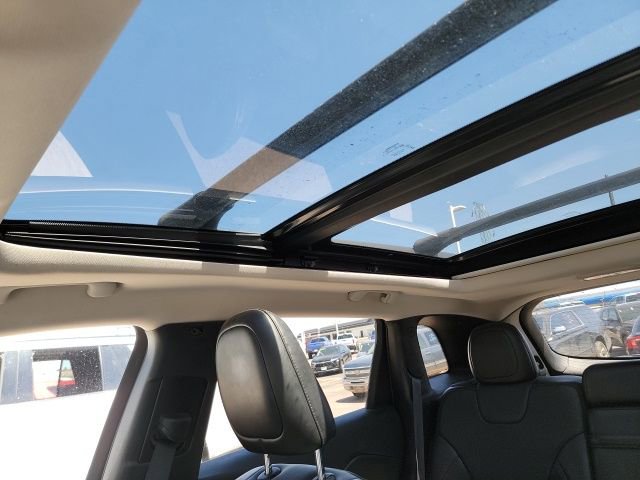 Used 2018 Jeep Cherokee Trailhawk w/ Quick Order Package 27L image 19