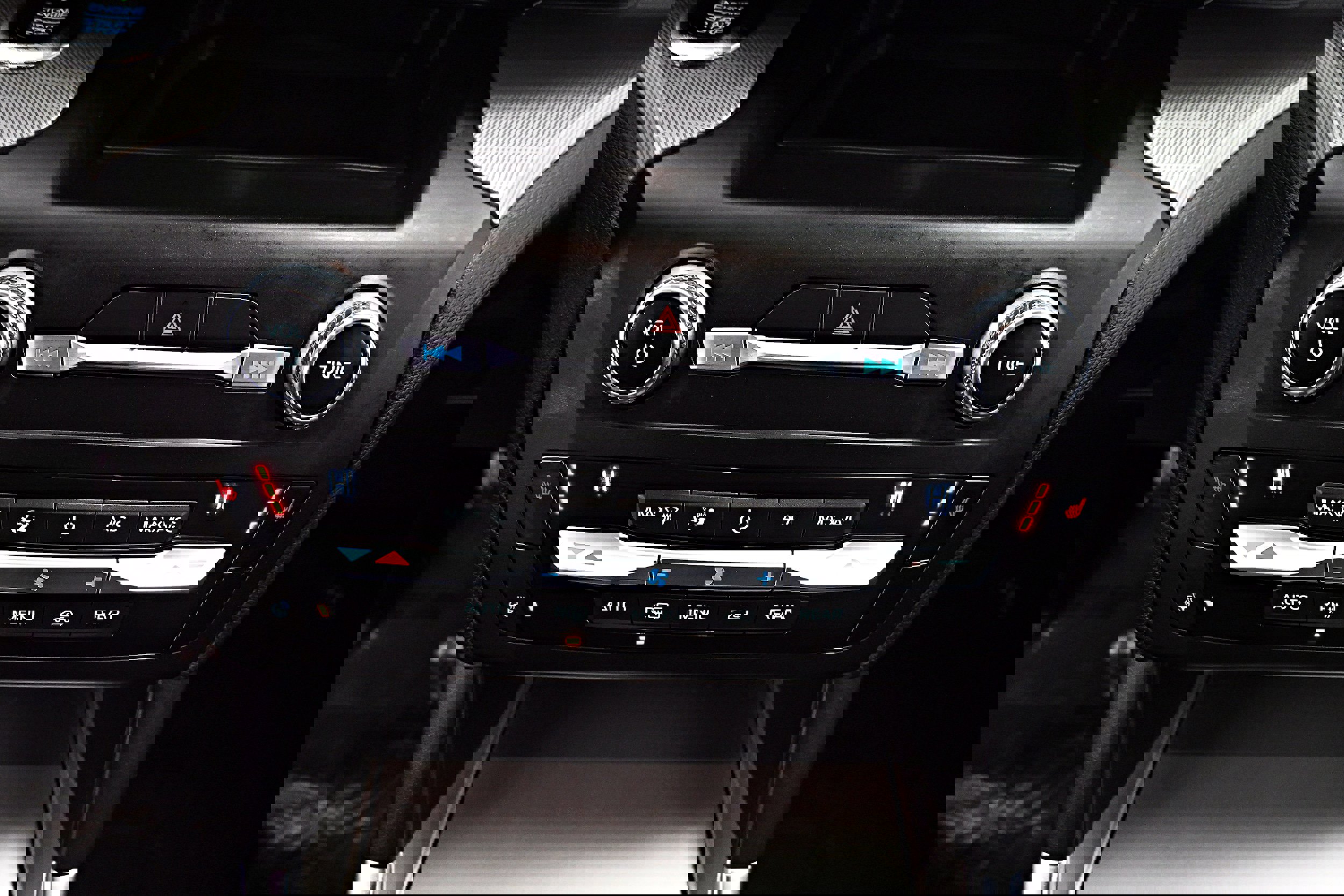 Used 2020 Ford Explorer XLT w/ Equipment Group 202A image 18