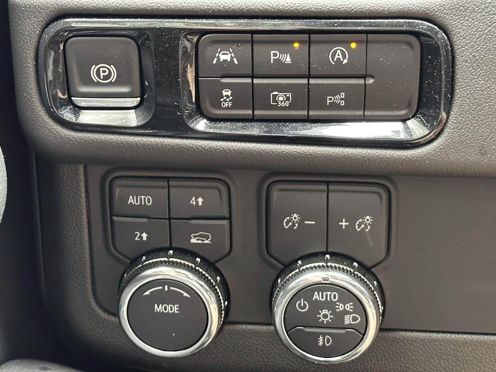 Used 2025 GMC Yukon Denali AWD/4WD image 17