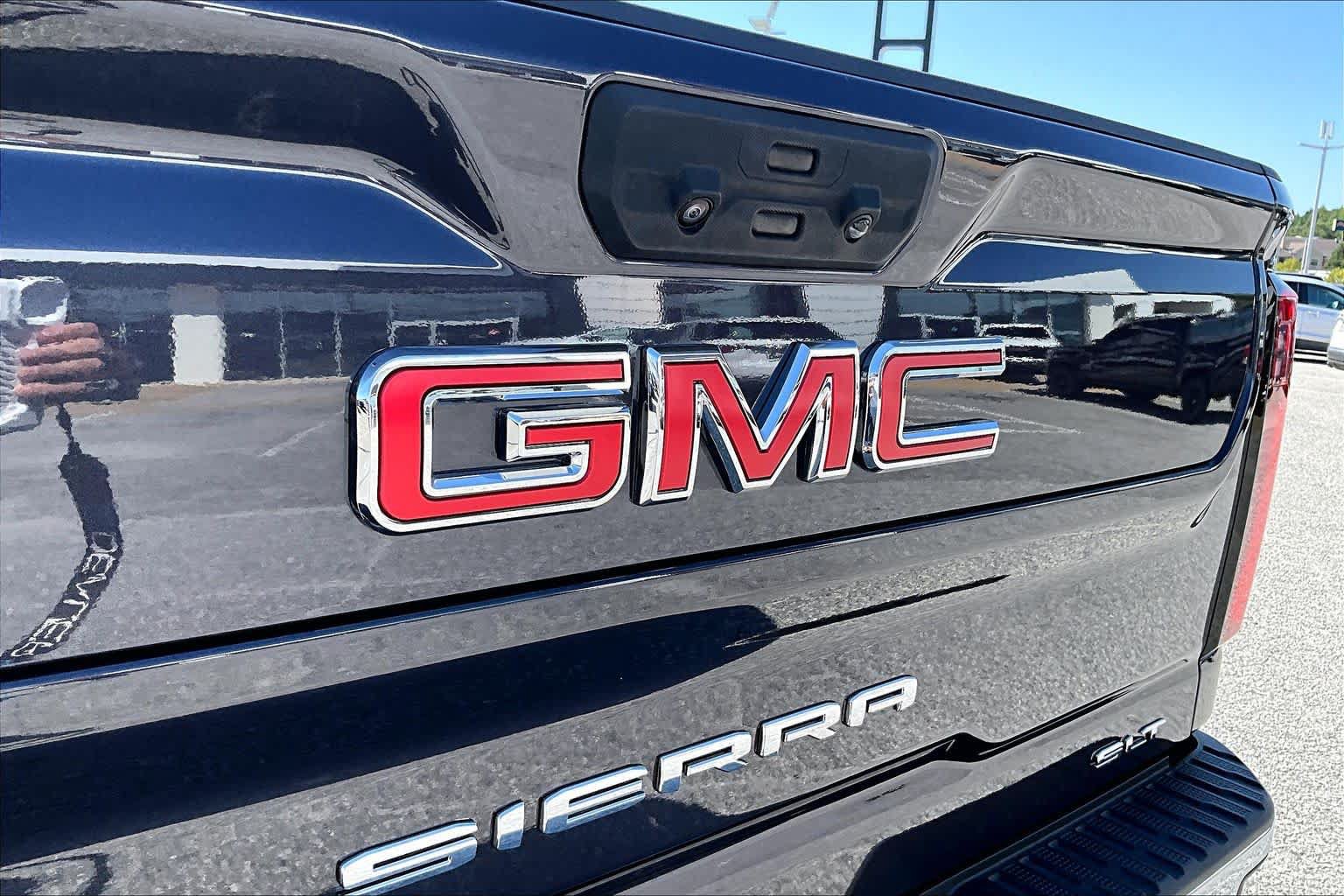New 2025 GMC Sierra 3500 SLT w/ SLT Premium Package AWD/4WD image 15