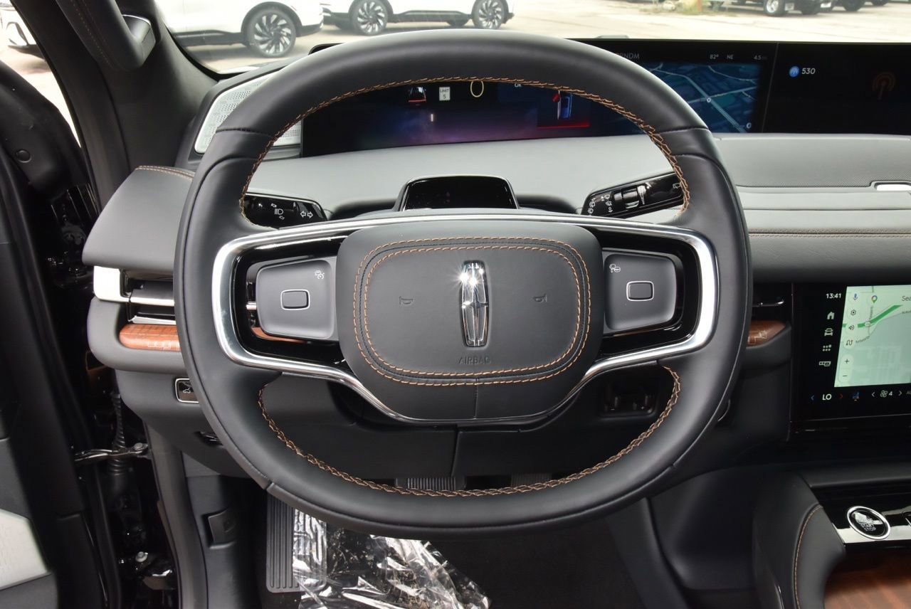 New 2026 Lincoln Navigator L Black Label AWD/4WD image 23