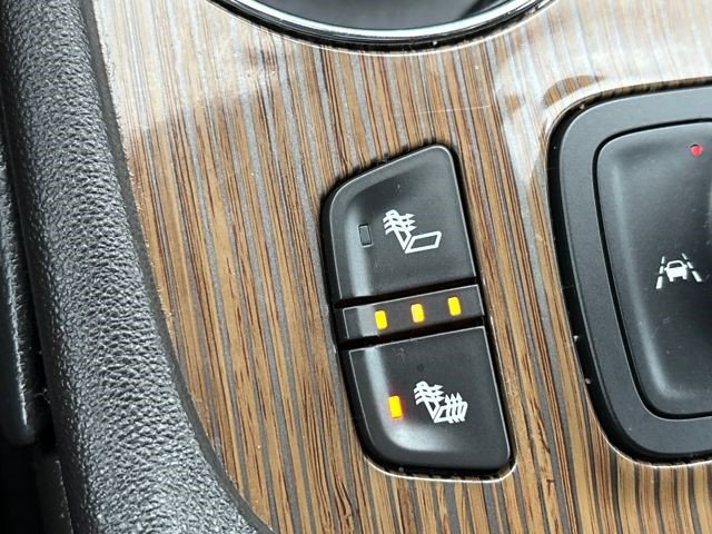 Used 2023 GMC Acadia SLE w/ Driver Convenience Package image 17