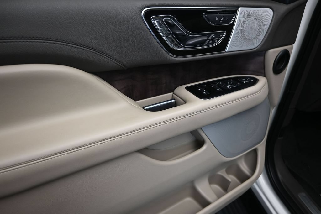 Used 2023 Lincoln Navigator Reserve AWD/4WD image 11