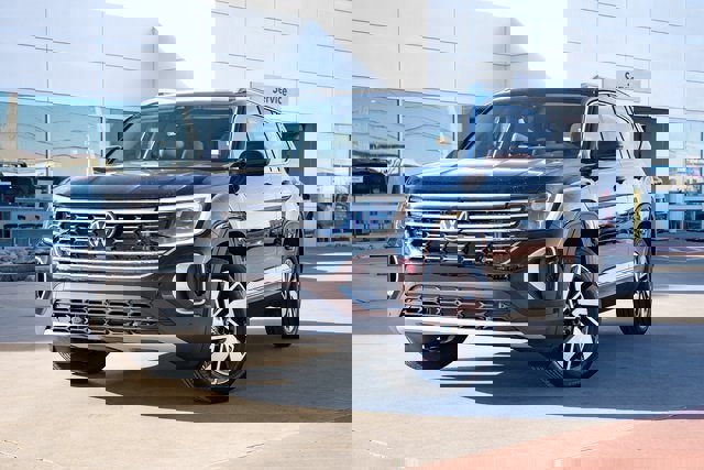 New 2025 Volkswagen Atlas SEL image 2