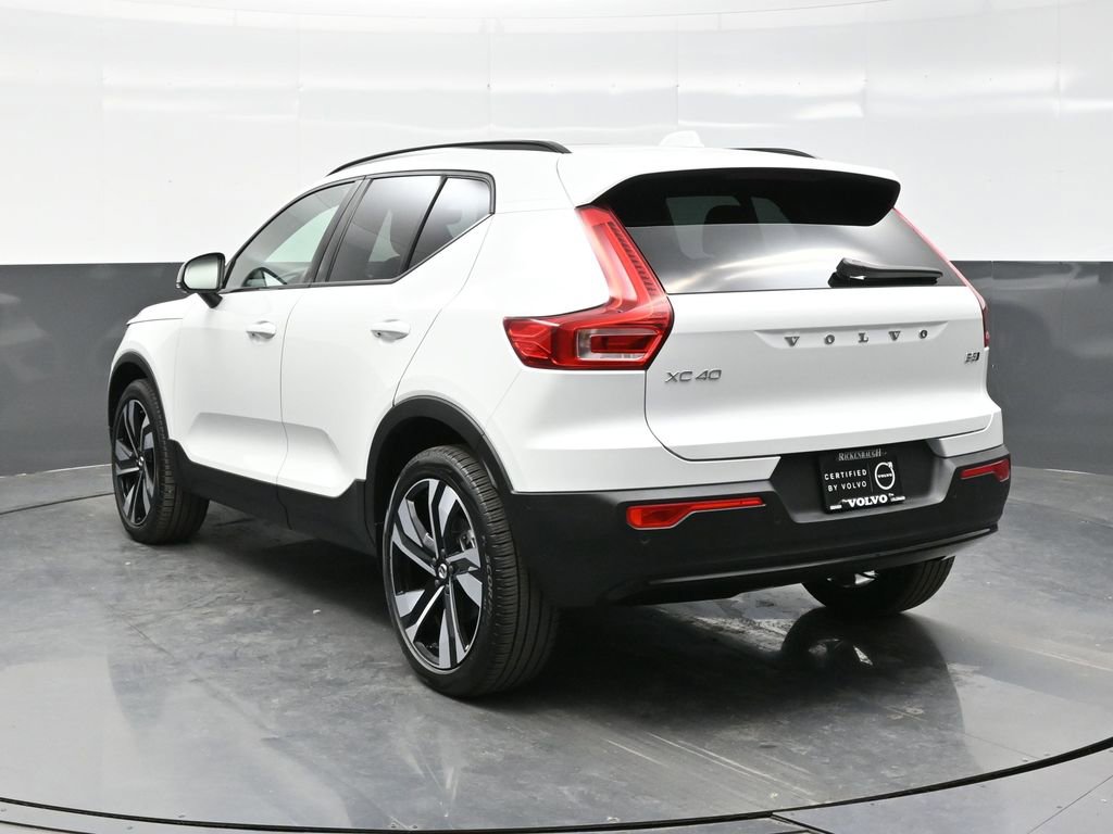Used 2025 Volvo XC40 B5 Plus image 5