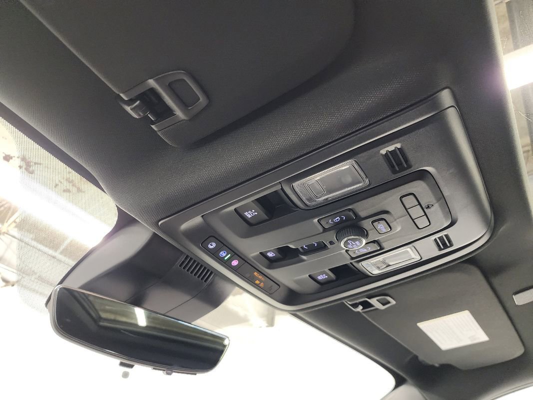 Used 2023 Chevrolet Suburban High Country image 38