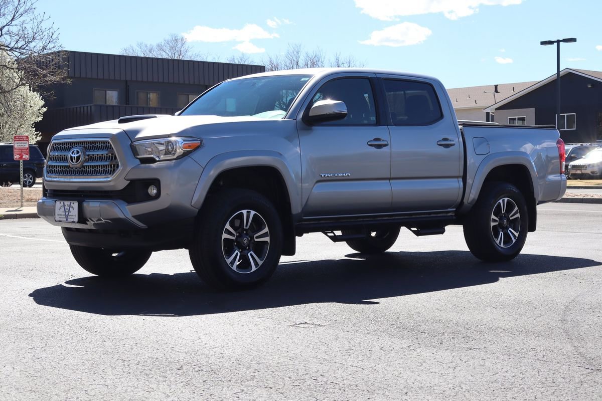 Used 2017 Toyota Tacoma TRD Sport image 11