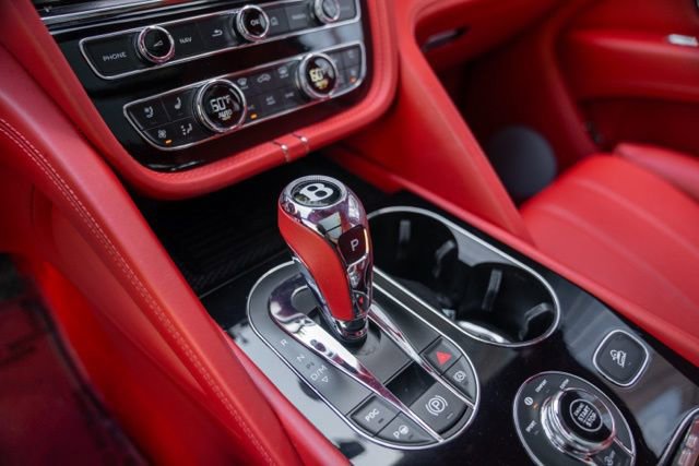 Used 2022 Bentley Bentayga AWD/4WD image 47