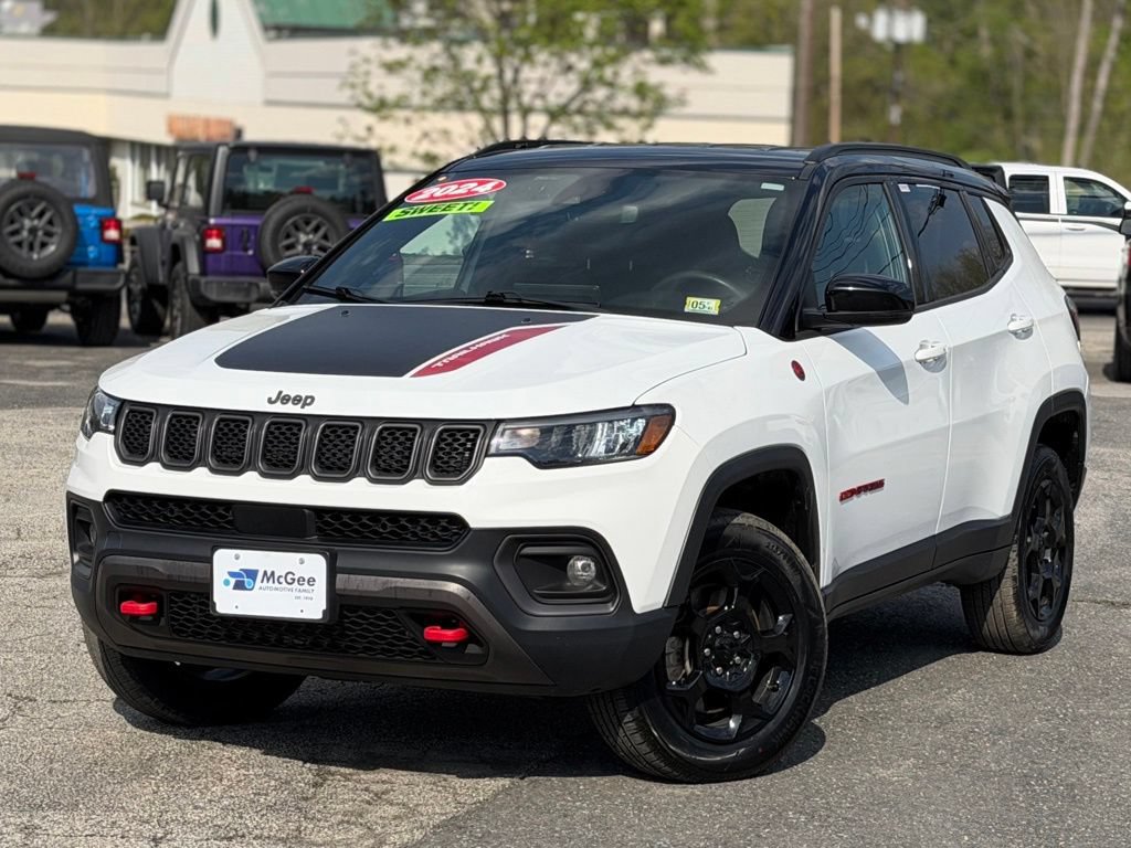Used 2024 Jeep Compass Trailhawk AWD/4WD image 1