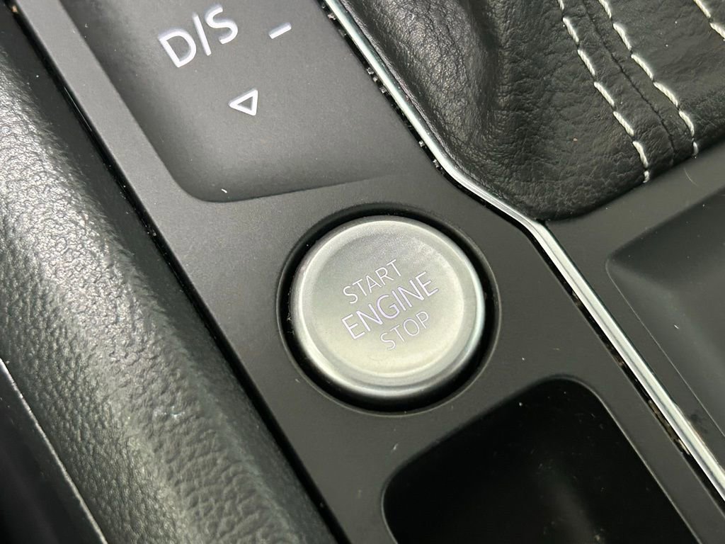 Used 2022 Volkswagen Atlas Cross Sport SE w/ Black Wheel Package image 58