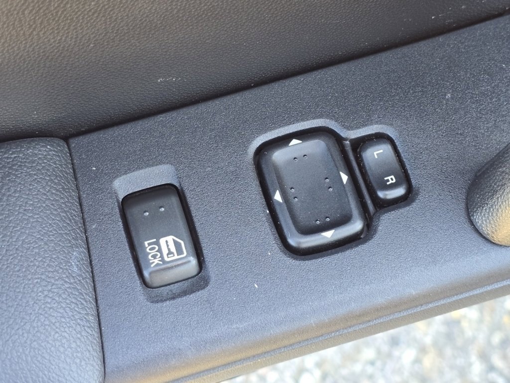 Used 2015 MAZDA MX-5 Miata Sport image 25