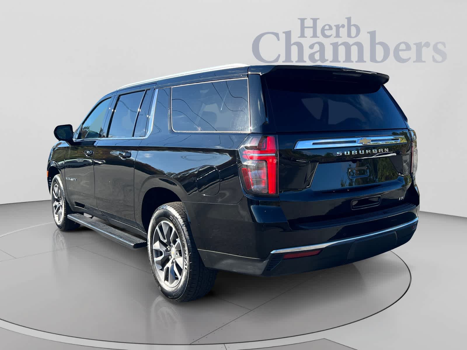 Used 2023 Chevrolet Suburban LT AWD/4WD image 3