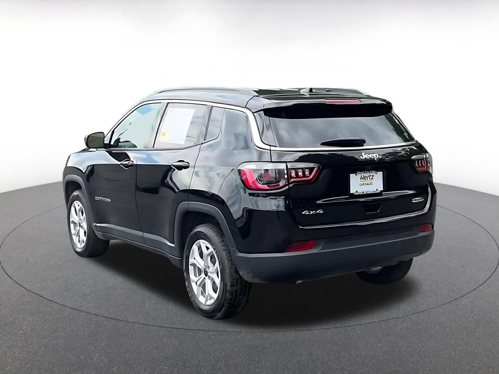 Used 2025 Jeep Compass Latitude AWD/4WD image 11