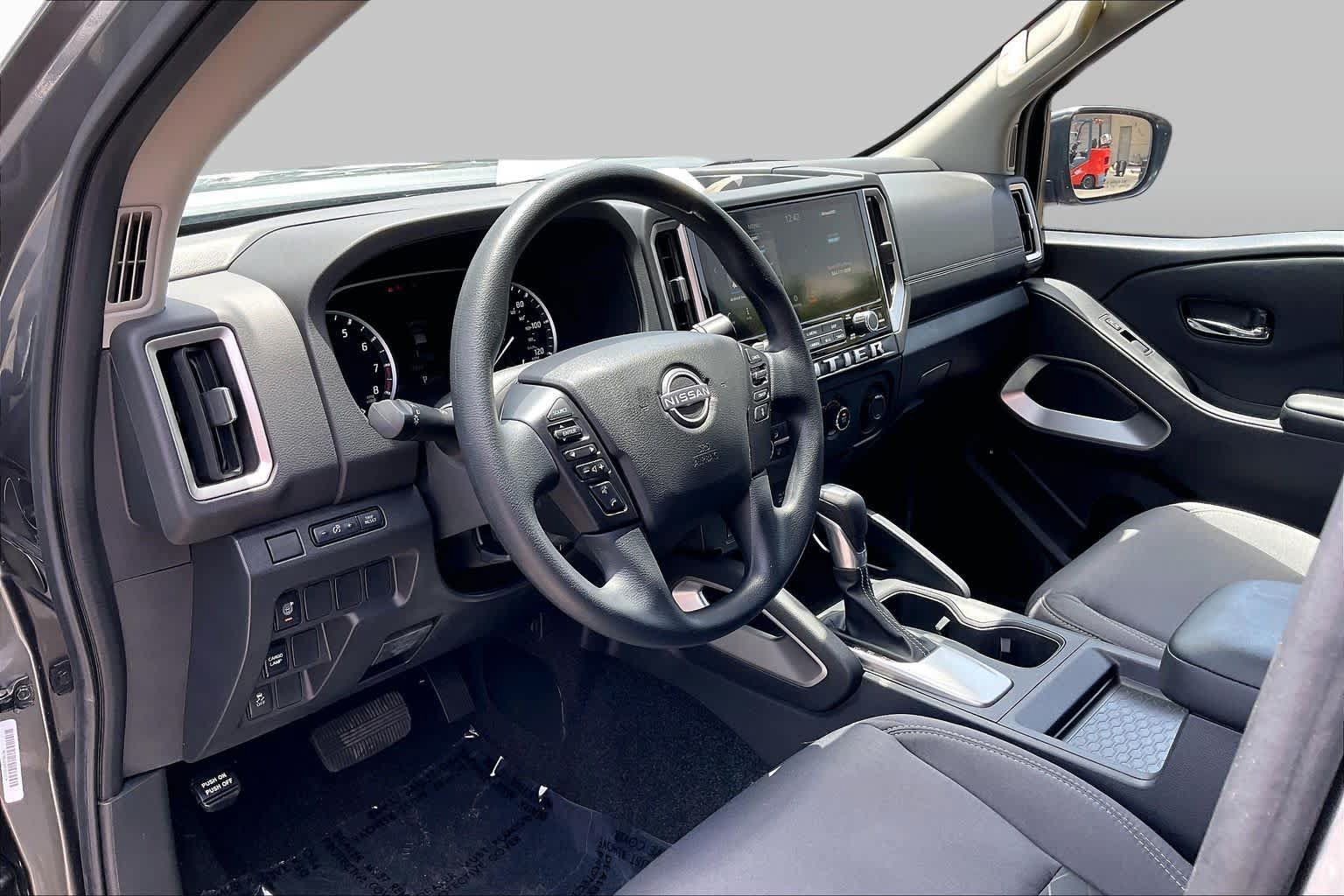 Used 2025 Nissan Frontier SV RWD image 14