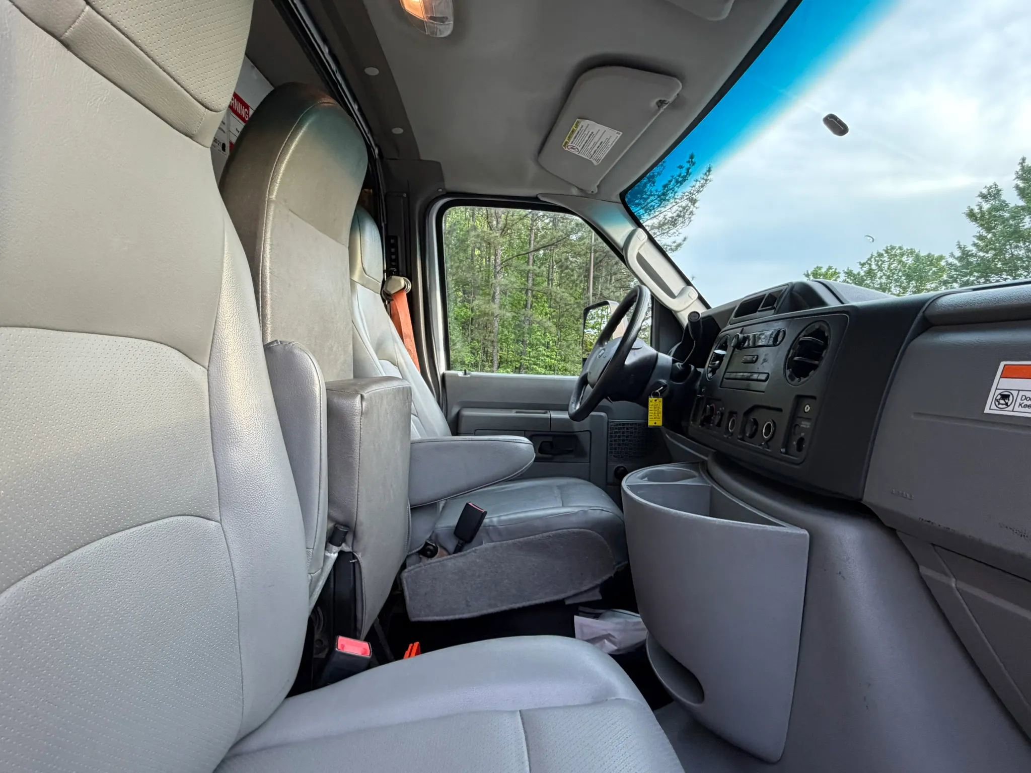 Used 2016 Ford E-350 and Econoline 350 Super Duty RWD image 19