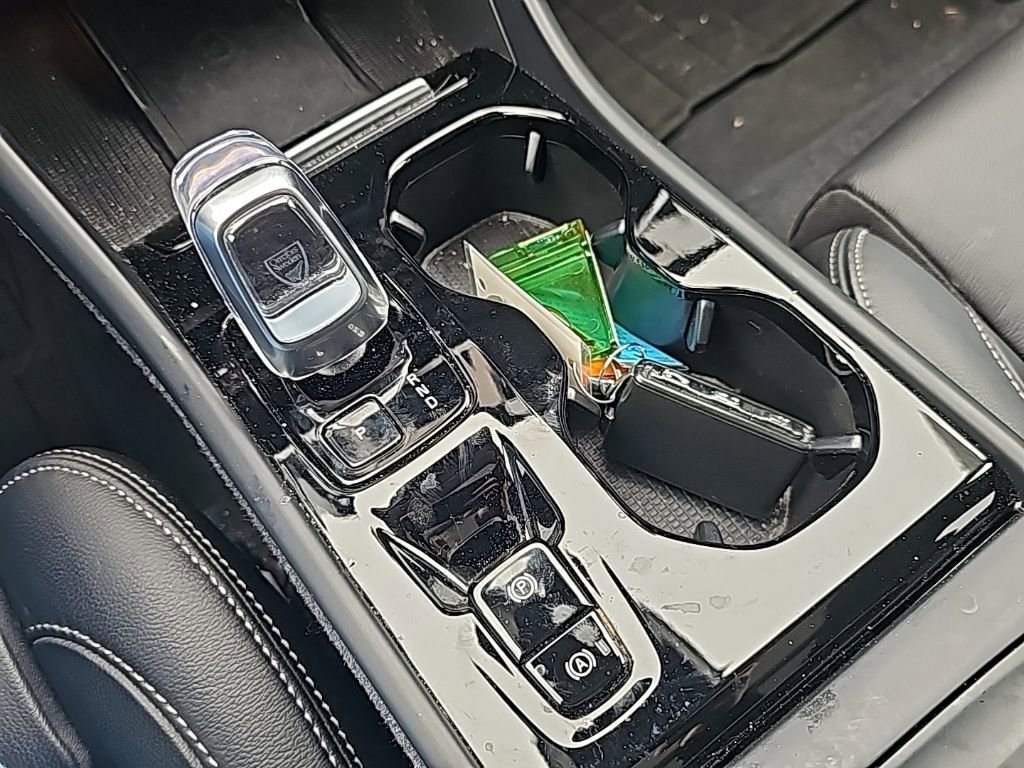 Certified 2023 Volvo XC40 B5 Plus w/ Protection Package Premier image 6