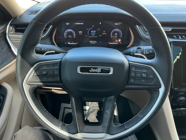 Used 2022 Jeep Grand Cherokee L Limited w/ Black Appearance Package image 4