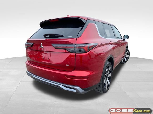 Used 2025 Mitsubishi Outlander SE image 3
