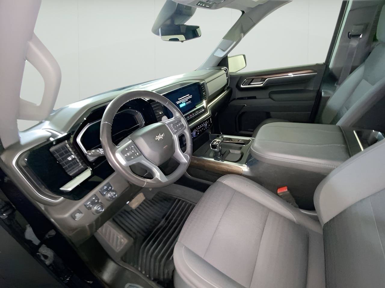 Certified 2023 Chevrolet Silverado 1500 RST w/ Z71 Off-Road Package AWD/4WD image 31