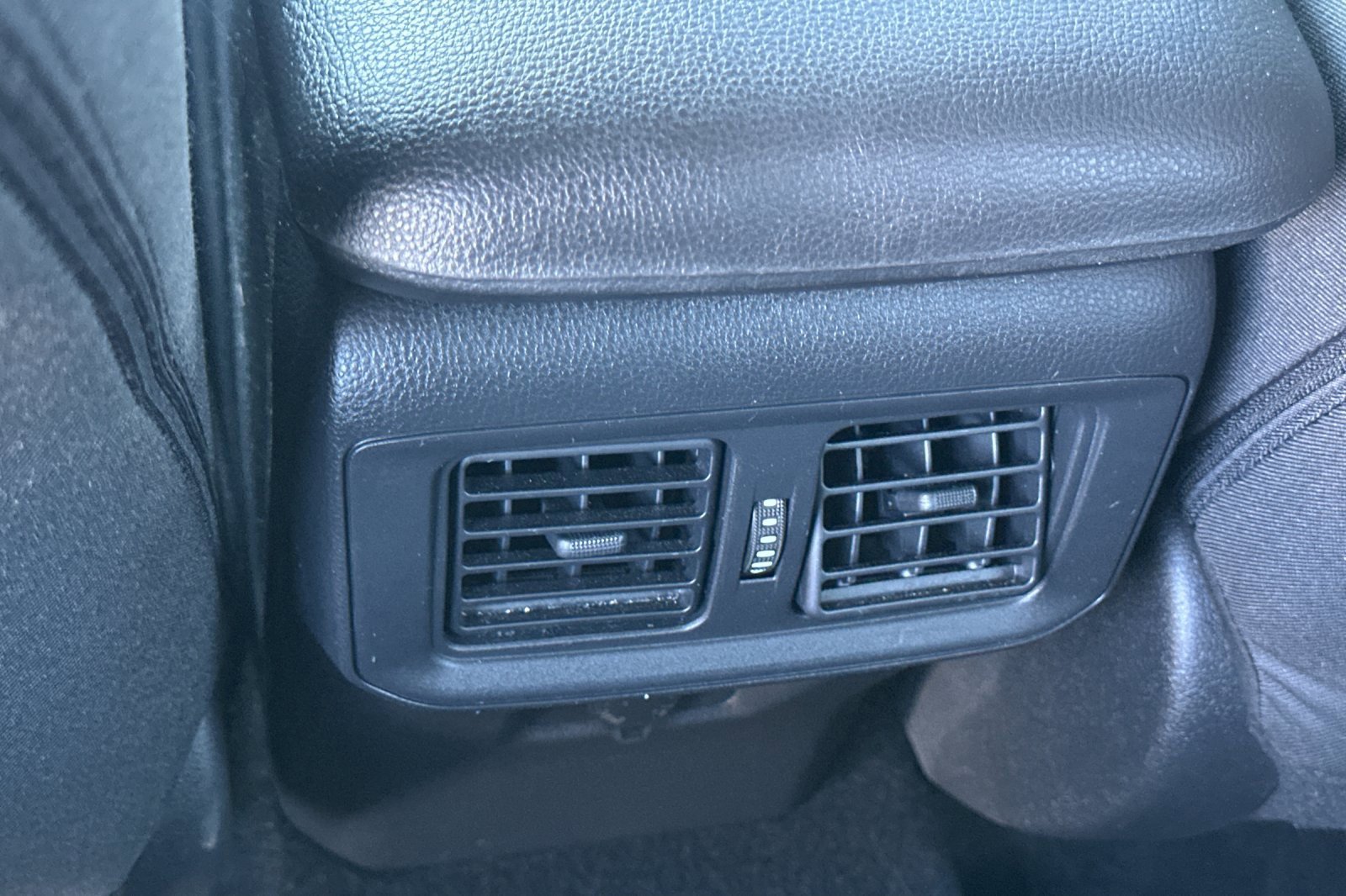 Used 2022 Toyota RAV4 LE image 40