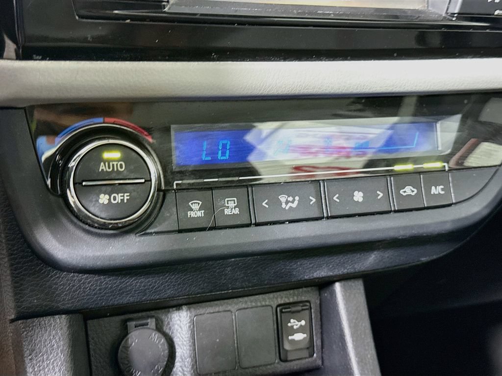 Used 2016 Toyota Corolla LE FWD image 7