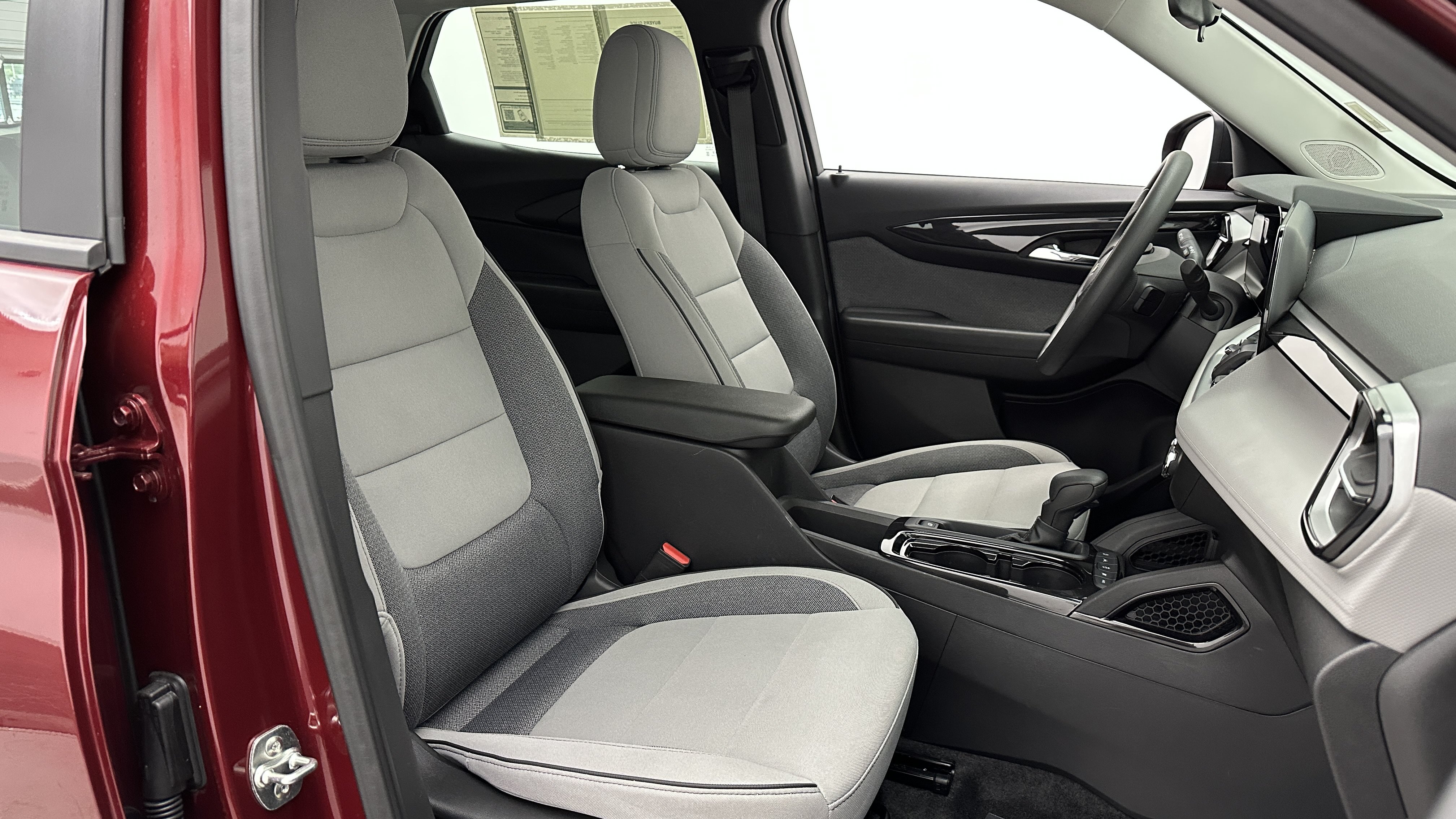 Used 2025 Chevrolet TrailBlazer LS AWD/4WD image 32