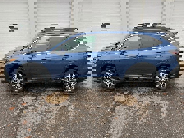 Used 2022 Subaru Outback Premium image 3