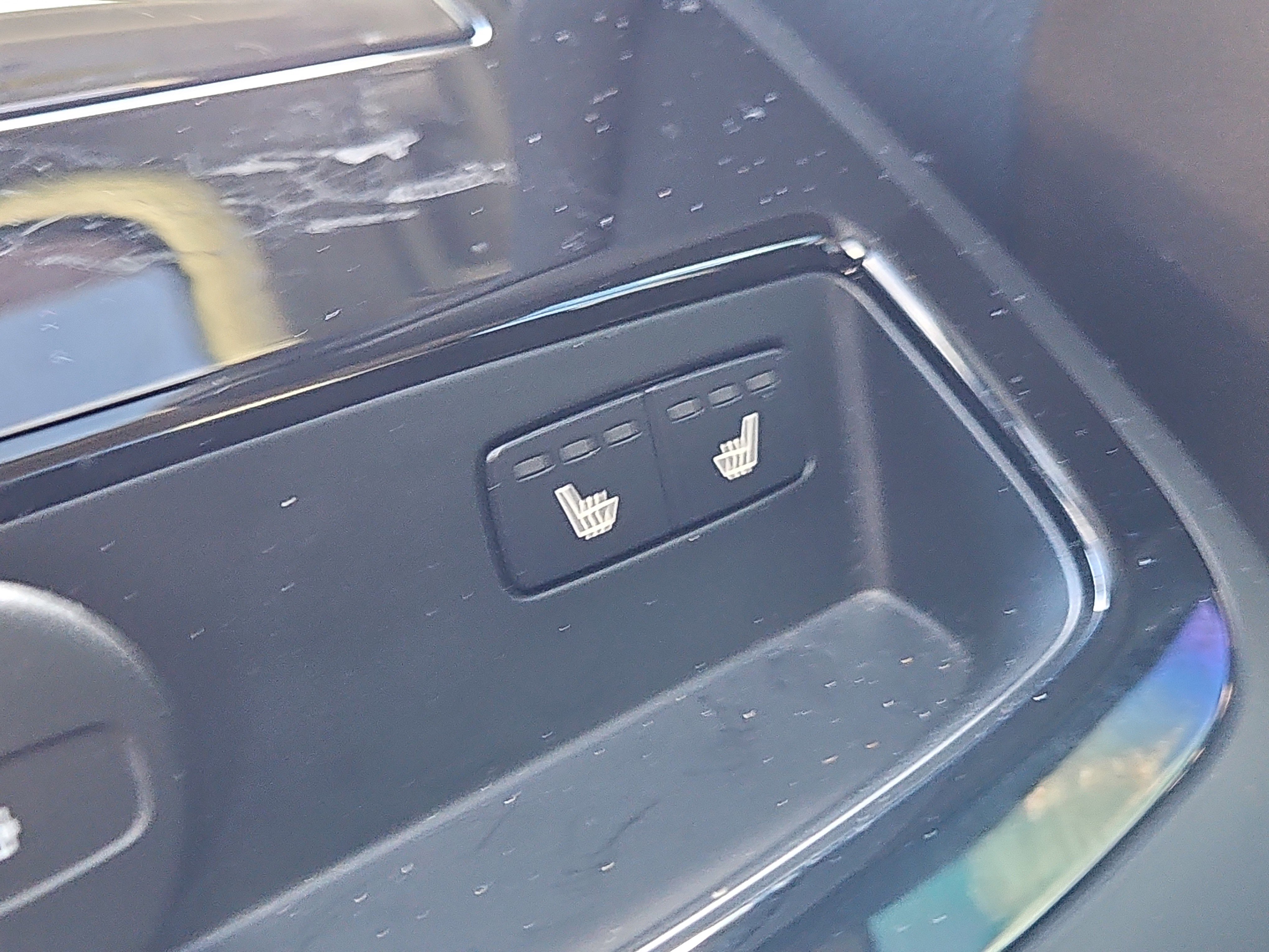 Used 2022 Volvo S60 T8 Inscription image 15