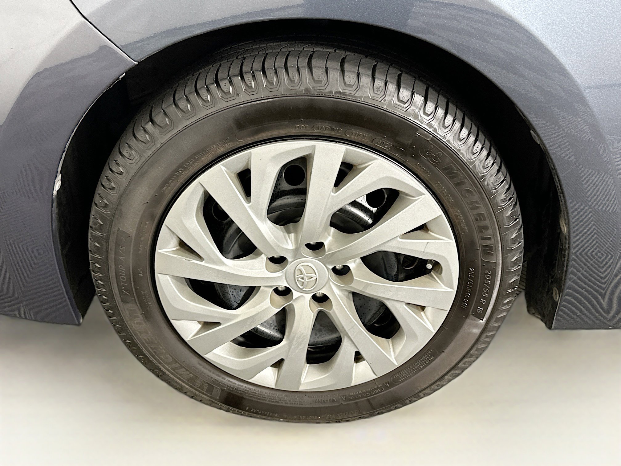 Used 2018 Toyota Corolla LE FWD image 11