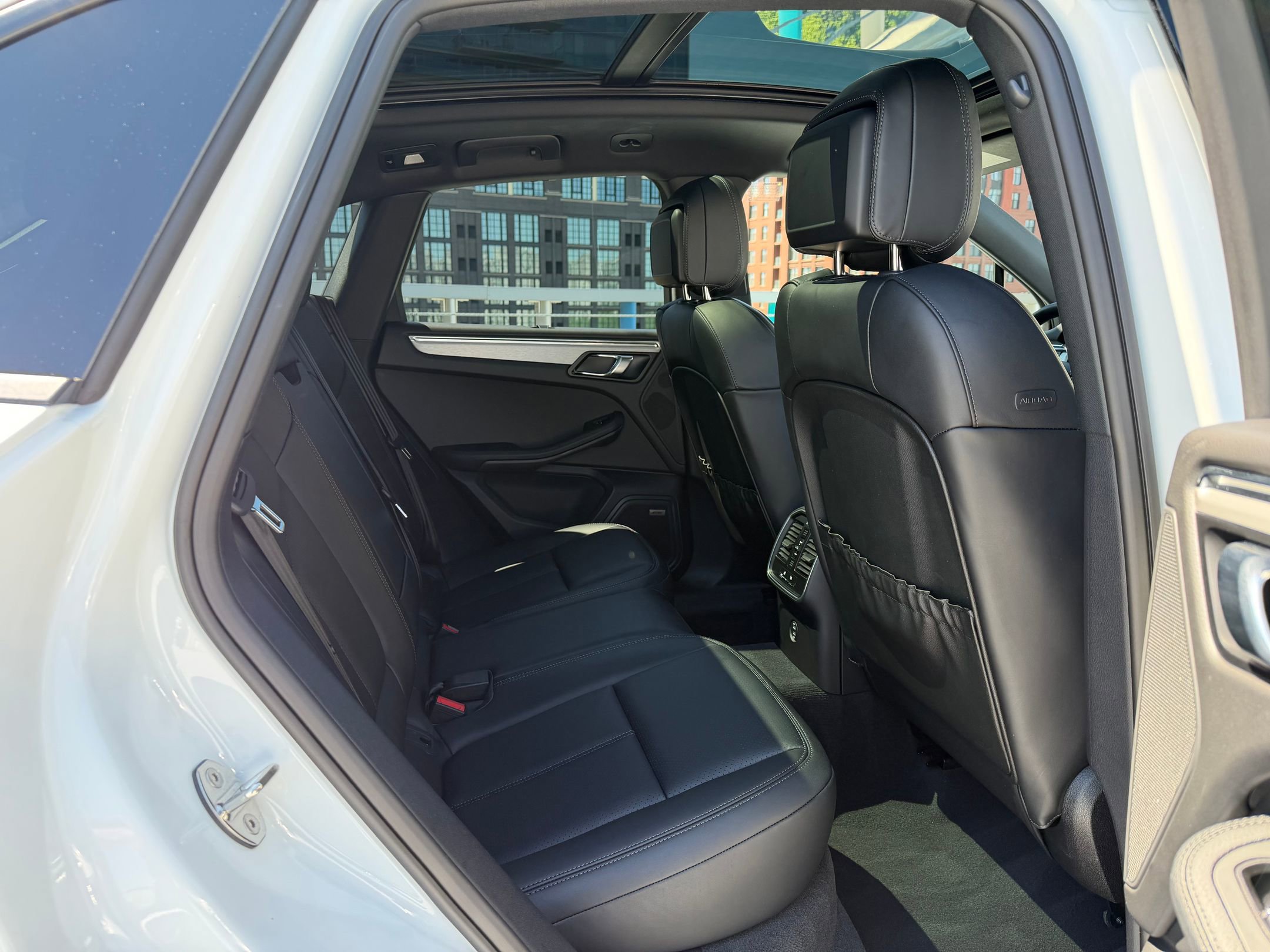 Certified 2026 Porsche Macan AWD/4WD image 20