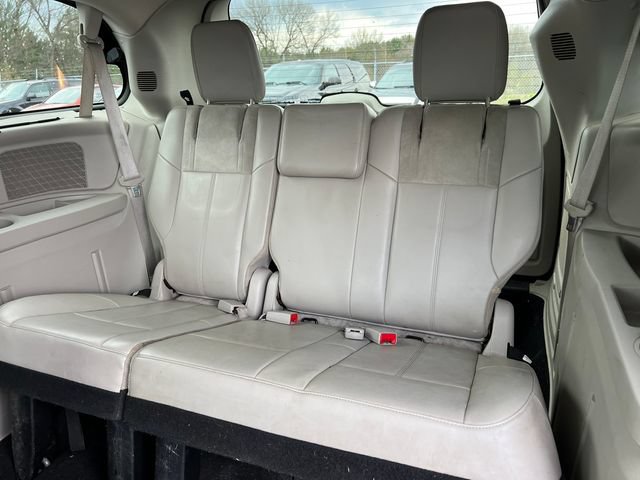 Used 2012 Chrysler Town & Country Limited FWD image 15