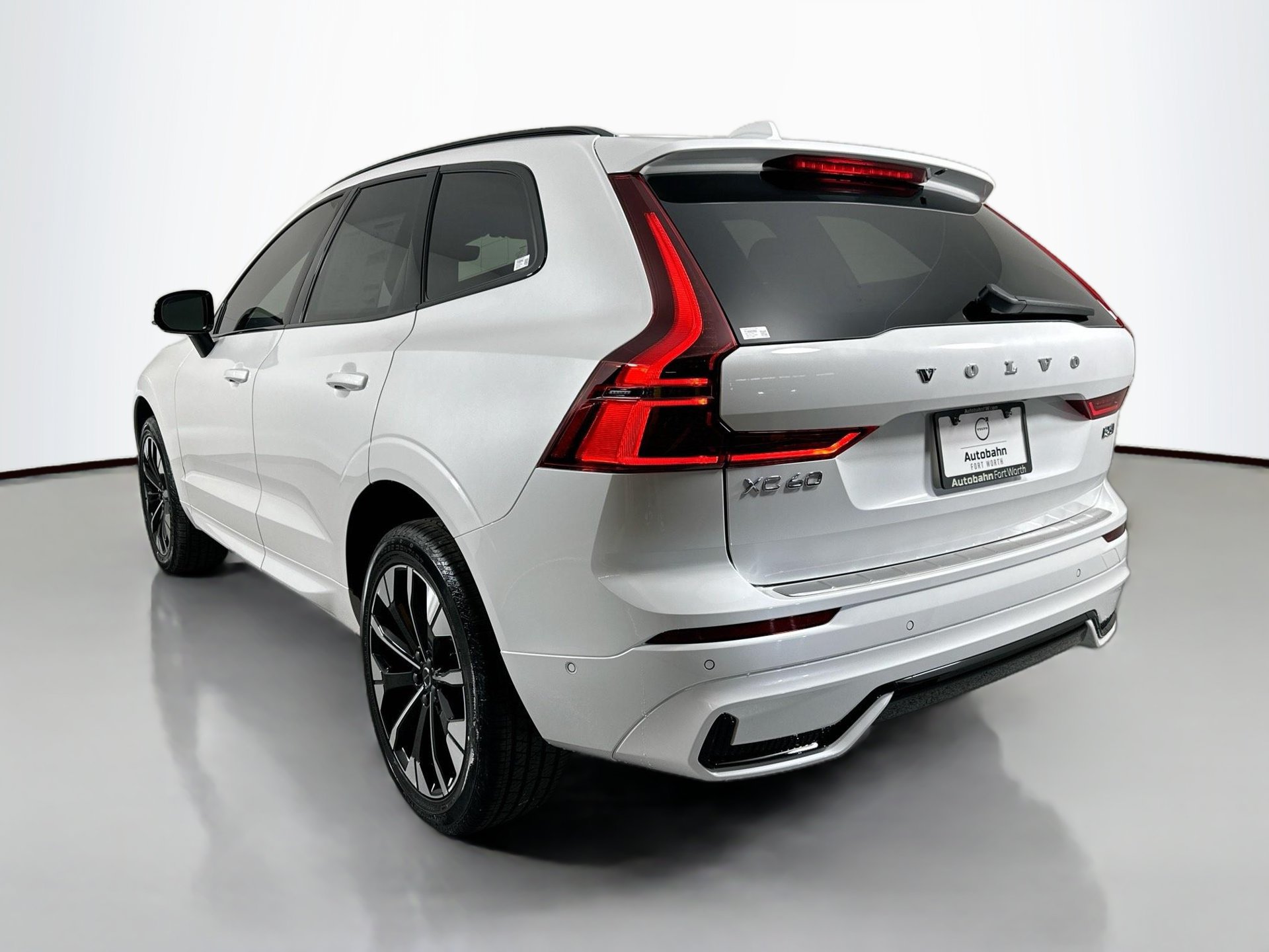 New 2026 Volvo XC60 B5 Plus w/ Protection Package Premier AWD/4WD image 8