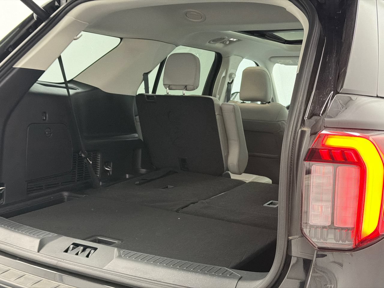 New 2026 Ford Explorer Active w/ Active Comfort Package AWD/4WD image 8