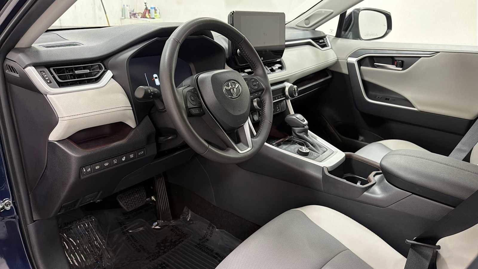 Certified 2025 Toyota RAV4 Limited image 12